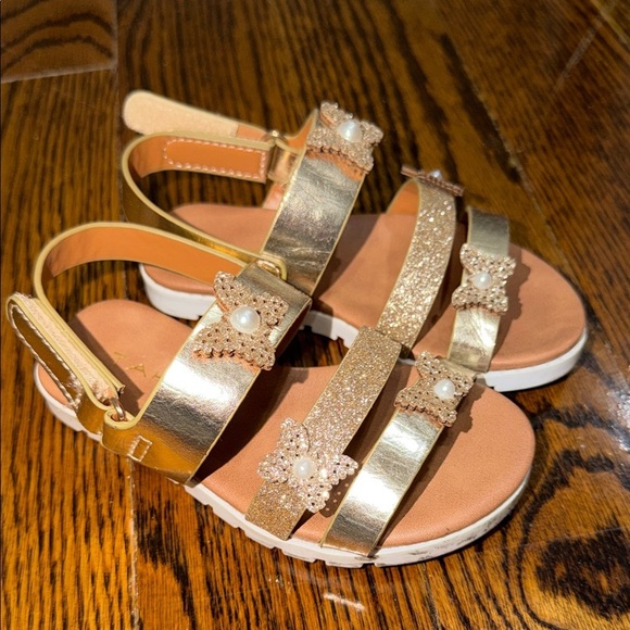 Tahari Other - Tahari Gold Kids Sandals with Pearl Accents 7C